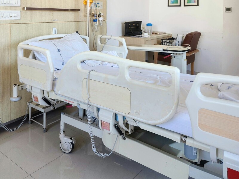 Custom Casters for Hospitals and Labs: How Giessen Tailors Solutions for Safety and Efficiency